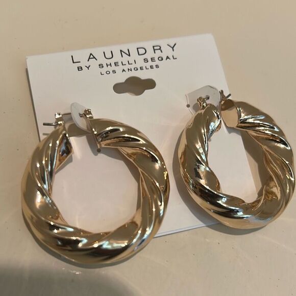 Laundry By Shelli Segal Gold Plated Twist Hoop Earrings Lightweight Cocktail NWT - Picture 2 of 5
